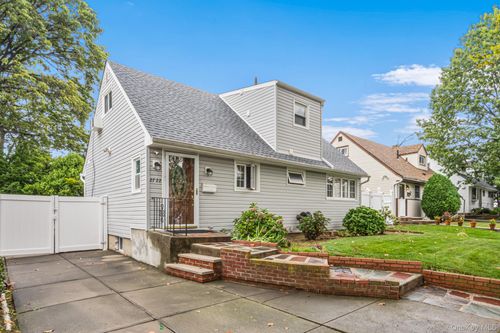 27-22 Bayside Ln, Flushing, NY, 11358-1056 | Card Image