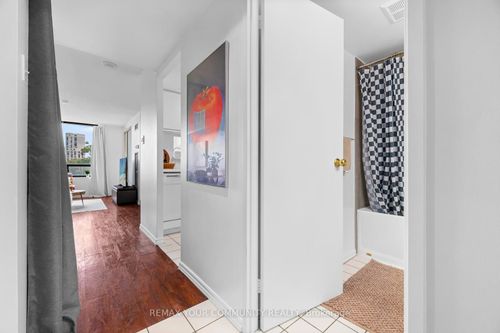 504-117 Gerrard St E, Toronto, ON, M5B2L4 | Card Image