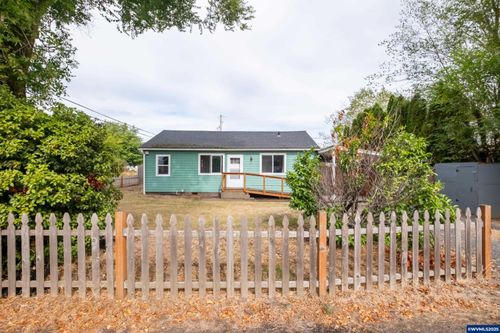 301 Russell St, Lebanon, OR, 97355-3860 | Card Image