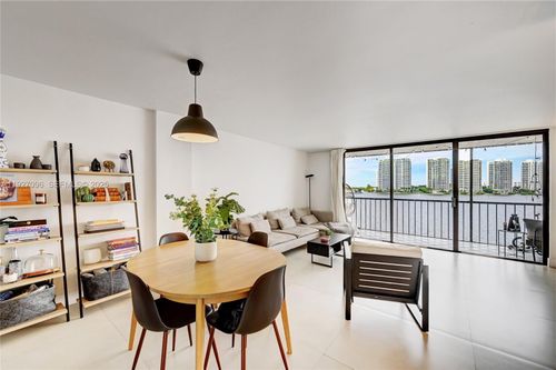 s405-17500 N Bay Rd, Sunny Isles Beach, FL, 33160-2872 | Card Image