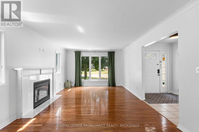 343 Sunrise Cres, House other with 4 bedrooms, 3 bathrooms and 4 parking in Kingston ON | Image 5