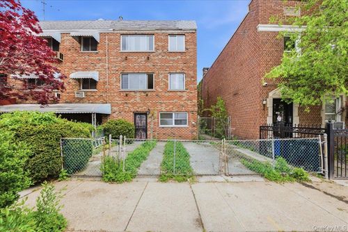 1323 E 222nd St, Bronx, NY, 10469-2601 | Card Image