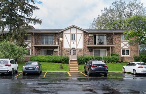 apt-16-201-9S220 Lake Dr, Willowbrook, IL, 60527-2552 | Card Image