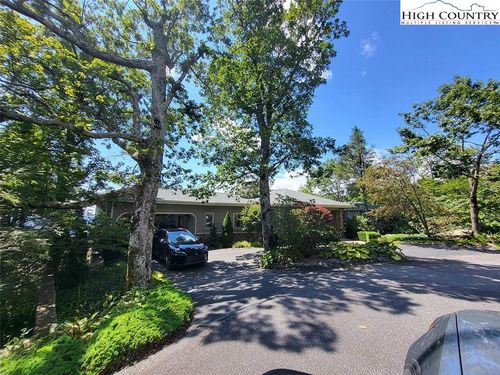 200 Longview Dr, Blowing Rock, NC, 28605-9524 | Card Image