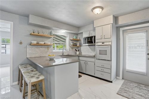 372 Altamont Ave, FORT MYERS, FL, 33905-3040 | Card Image