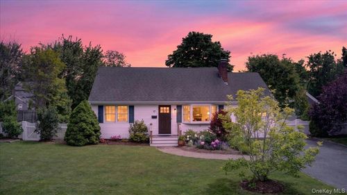 17 Barteau Ave, Blue Point, NY, 11715-1603 | Card Image
