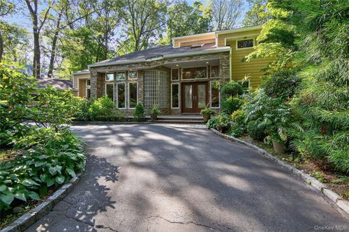 18 Round Tree Dr, Huntingtn Sta, NY, 11747-3315 | Card Image