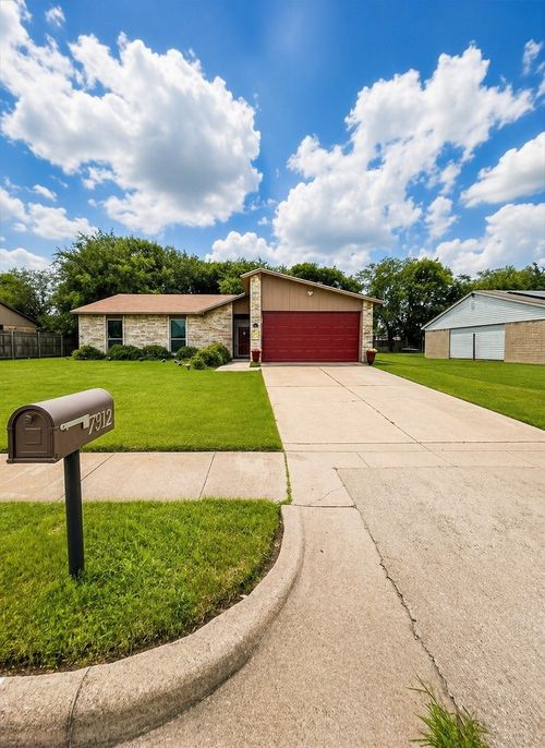 7312 Stonewall Rd, Forest Hill, TX, 76140-2534 | Card Image