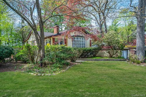 18 Houghton Blvd, Stony Brook, NY, 11790-1524 | Card Image