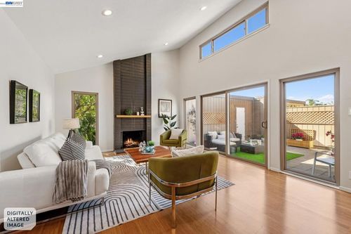 1118 Bismarck Ln, Alameda, CA, 94502-6936 | Card Image