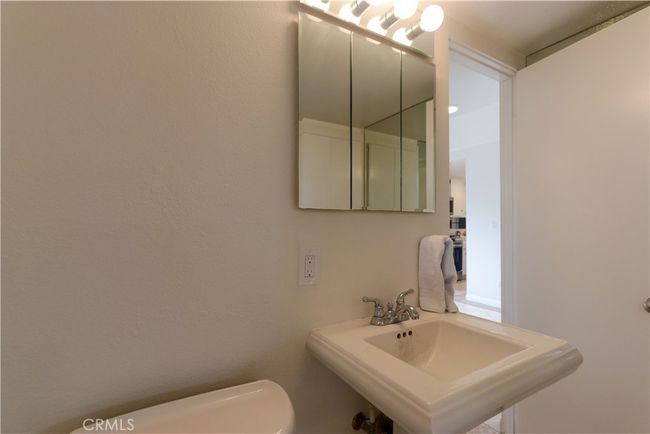 1/2 bathroom | Image 12