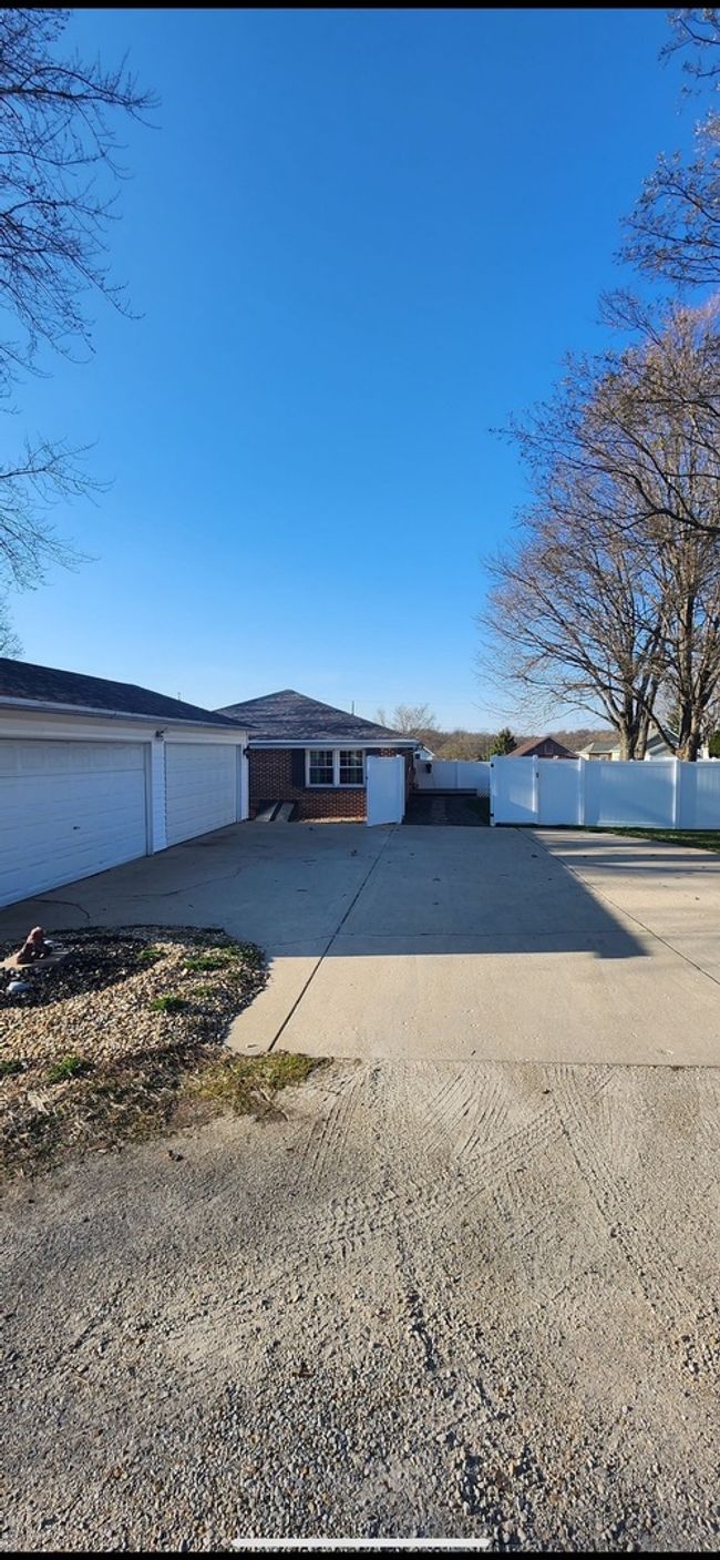 313 E 2 Nd St, House other with 3 bedrooms, 2 bathrooms and 4 parking in Spring Valley IL | Image 10