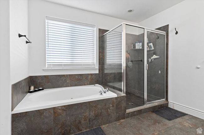 Bathroom with shower with separate bathtub | Image 20