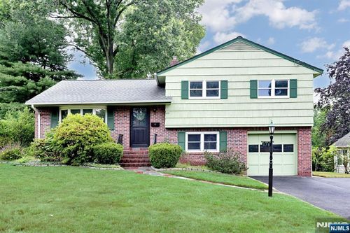 678 Oakley Pl, Oradell, NJ, 07649-1434 | Card Image