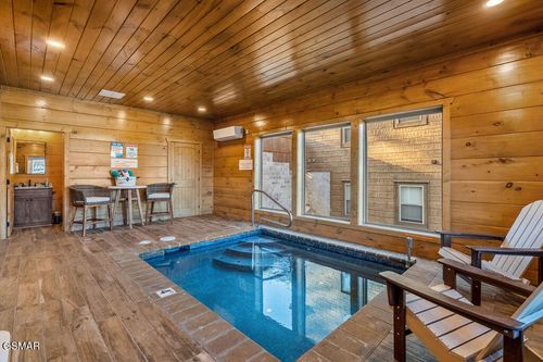 2832 Sequoia Road, Pigeon Forge, TN, 37863 | Card Image