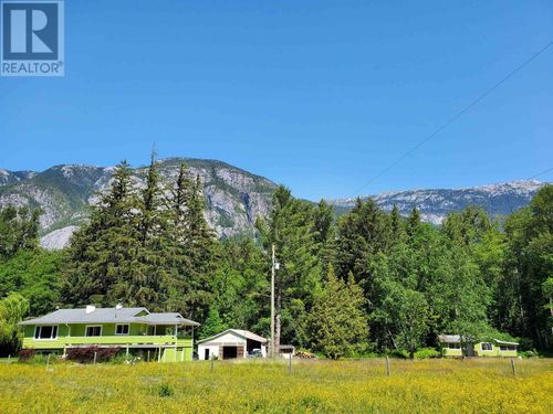 1690 Mackenzie St, Bella Coola, BC, V0T1C0 | Card Image