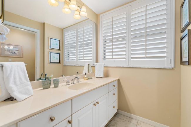APT-122 - 1660 S Highway A1a, Condo with 3 bedrooms, 2 bathrooms and null parking in Jupiter FL | Image 35
