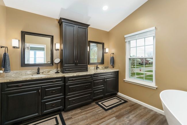 Spa-like and Luxurious Bath! | Image 34