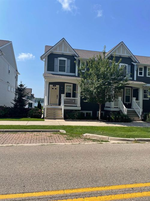 928 S Lake St, Whitehall, MI, 49461-1522 | Card Image