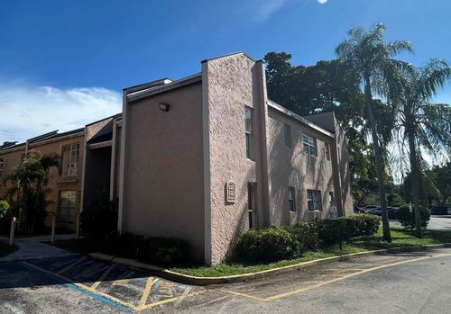 h-4463 Treehouse Ln, Tamarac, FL, 33319-2022 | Card Image