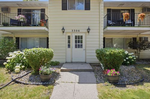 d30-3306 2nd St N, Fargo, ND, 58102-1170 | Card Image