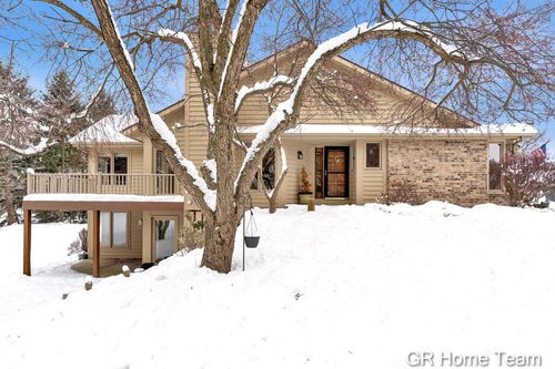 35-1946 Cross Bend St Ne, Grand Rapids, MI, 49505-6320 | Card Image