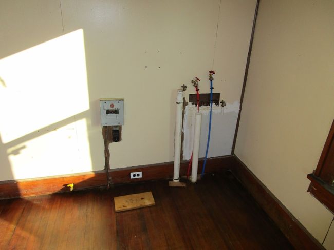 Details featuring baseboards and wood finished floors | Image 18