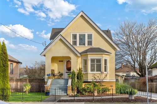 1909 Duchess St, Victoria, BC, V8R4W2 | Card Image