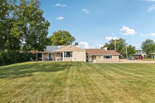 9205 S Chicago Road, Oak Creek, WI, 53154 | Card Image