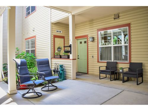 910 Mountain Meadows Cir, Ashland, OR, 97520-9117 | Card Image