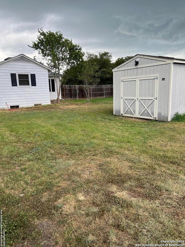 614 S 8 Th St, House other with 3 bedrooms, 2 bathrooms and null parking in Kenedy TX | Image 5