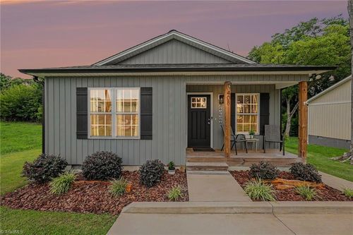 408 Jarrett St, Thomasville, NC, 27360-5232 | Card Image