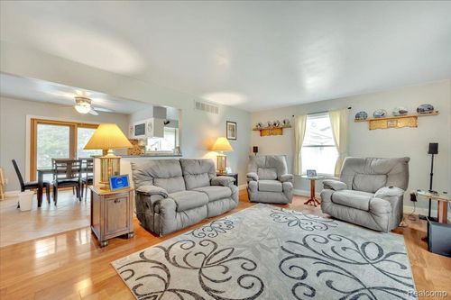 718 Metcalf Dr, Imlay City, MI, 48444-1451 | Card Image