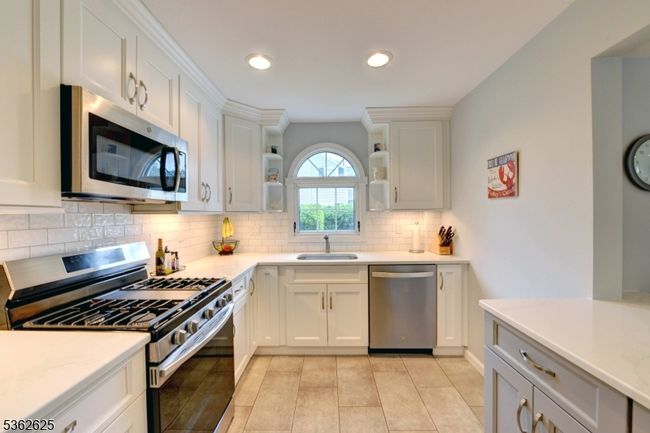 306 Boulevard, House other with 3 bedrooms, 2 bathrooms and null parking in Pompton Plains NJ | Image 16