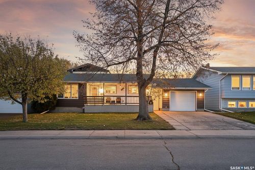 1305 Princess Cres, Moose Jaw, SK, S6H6V7 | Card Image