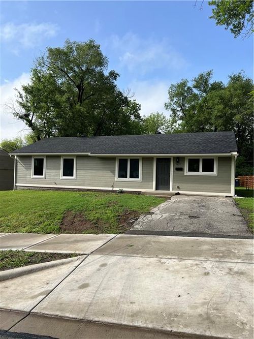 4655 E 43rd Ter, Kansas City, MO, 64130-2271 | Card Image