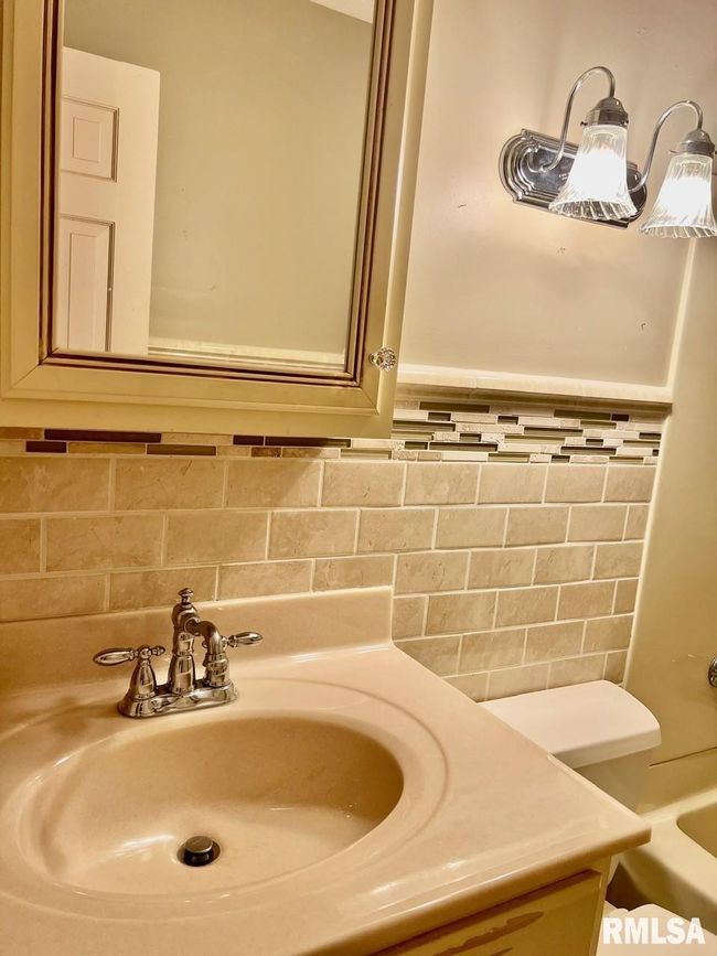 8 Shawnee Dr, House other with 3 bedrooms, 2 bathrooms and null parking in West Frankfort IL | Image 16