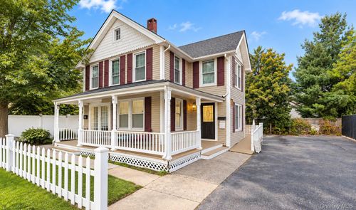 21 Carleton Ave, East Islip, NY, 11730-2108 | Card Image
