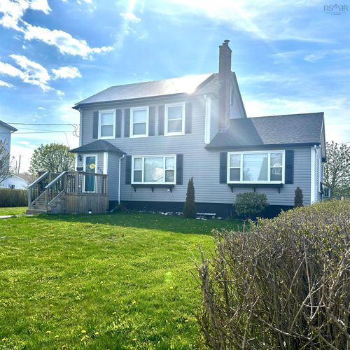 633 King St, New Waterford, NS, B1H3Z2 | Card Image