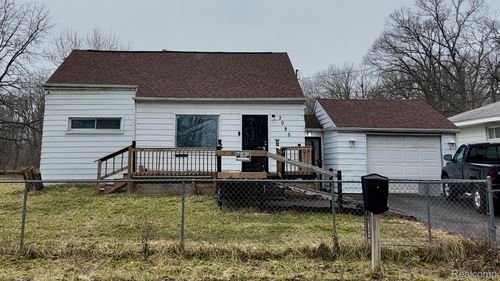 3095 Maywood Dr, Flint, MI, 48504-1862 | Card Image