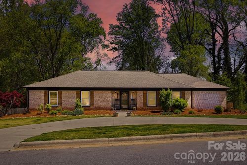 906 Hemlock Dr Ne, Lenoir, NC, 28645-3850 | Card Image