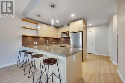 721 4 St Ne, Calgary, AB, T2E3S7 | Card Image
