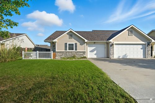 515 Brookmont Dr, Manhattan, KS, 66502-7177 | Card Image