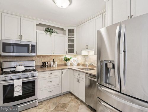 1-610-4977 Battery Ln, BETHESDA, MD, 20814-4931 | Card Image