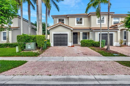 964 Ne 41st Pl, Homestead, FL, 33033-5938 | Card Image
