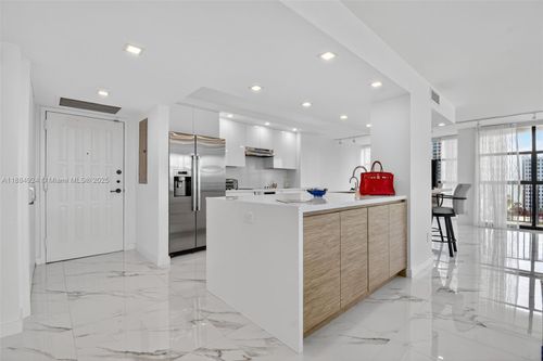 apt-1020-600 Parkview Dr, Hallandale Beach, FL, 33009-2913 | Card Image