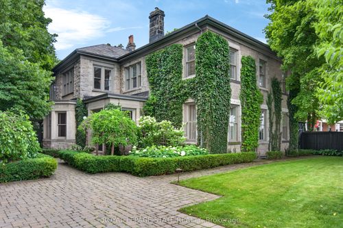 77 Claremont Dr, Hamilton, ON, L9C3N4 | Card Image