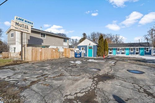 6997 Lakeshore Rd, Lexington, MI, 48450-8934 | Card Image