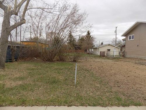 413 1 Ave W, Hanna, AB, T0J1P0 | Card Image