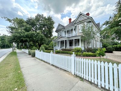 418 River Street, House other with 5 bedrooms, 3 bathrooms and null parking in Valdosta GA | Image 3